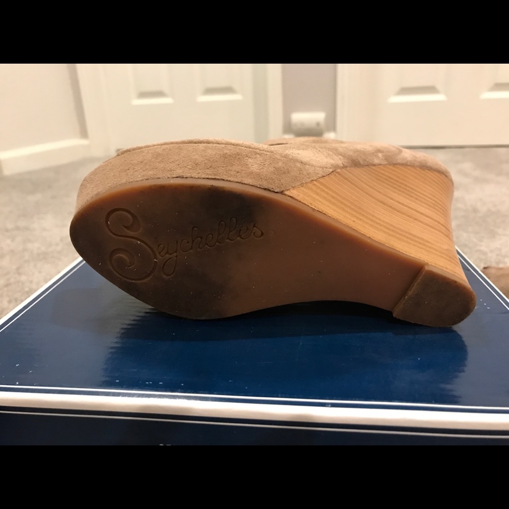 Seychelles Down to the Wire Taupe Suede Wedge, Sz7 - Picture 6 of 7